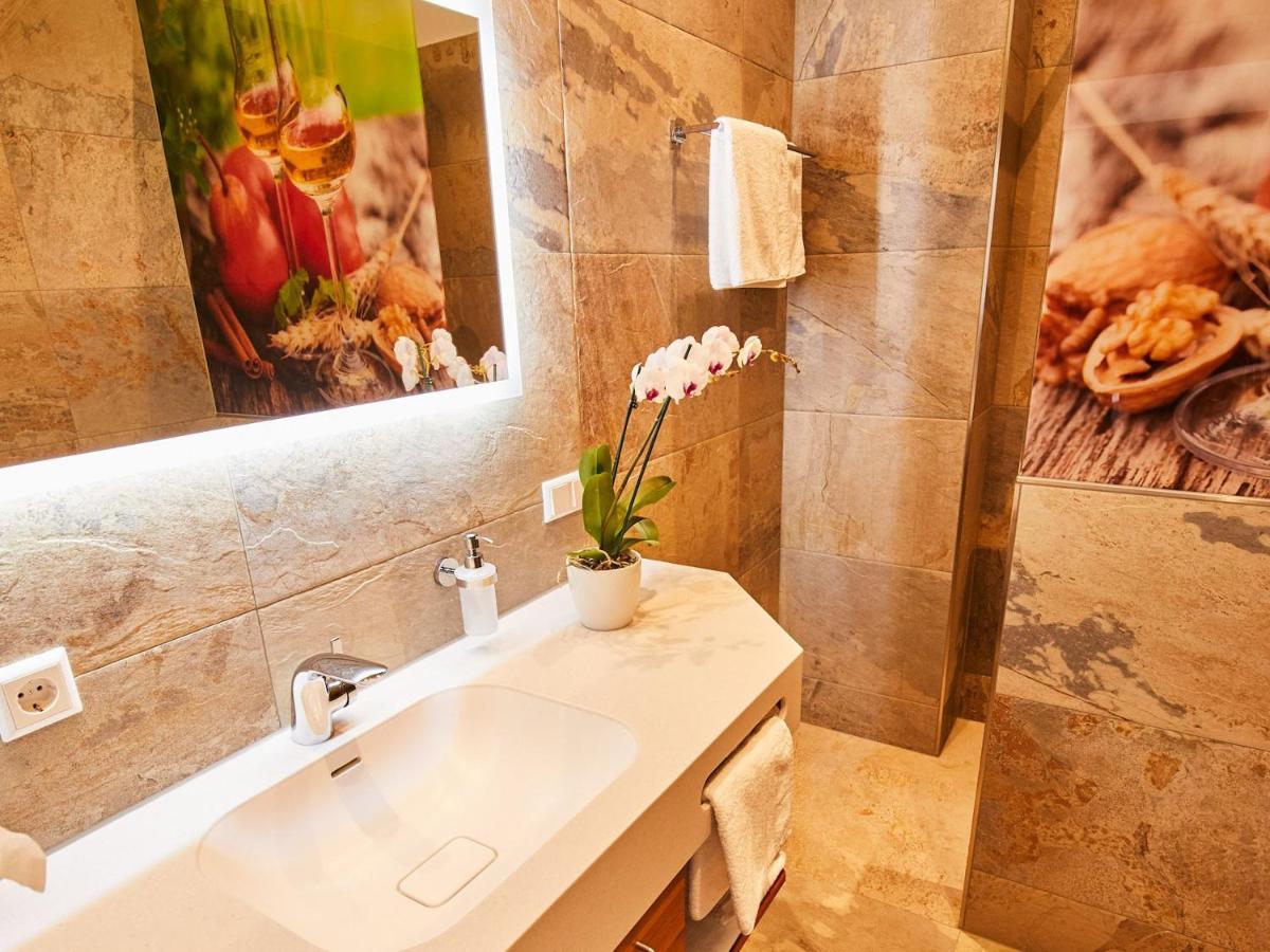 Hotel Hornstein - Weingut, Vinothek & Gastronomie นอนเนนฮอร์น ภายนอก รูปภาพ