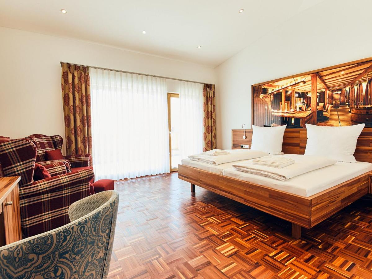 Hotel Hornstein - Weingut, Vinothek & Gastronomie นอนเนนฮอร์น ภายนอก รูปภาพ